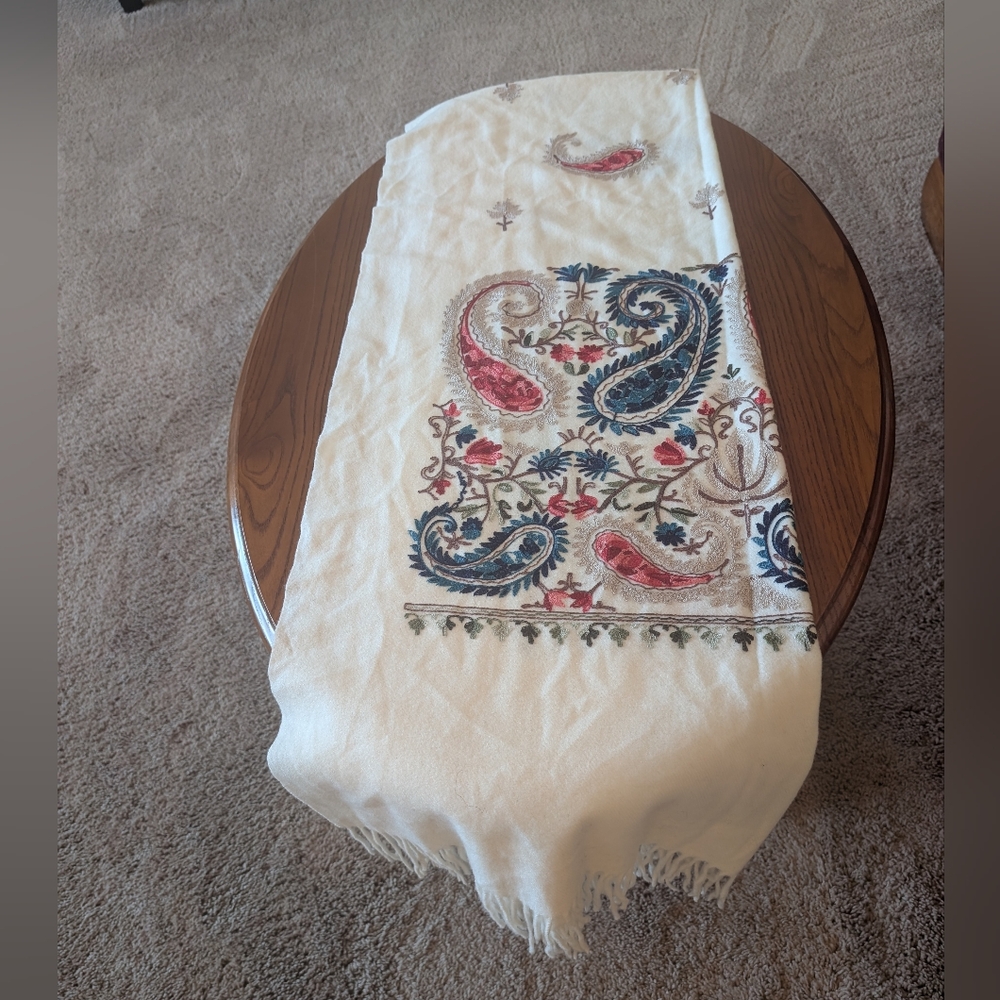 Cashmere Ivory Floral Patterned Shawl - Picture 7 of 8